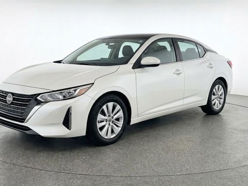 Used 2025 Nissan Sentra S image 3