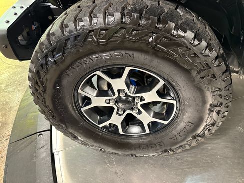 Used 2021 Jeep Wrangler Unlimited Rubicon AWD/4WD image 2