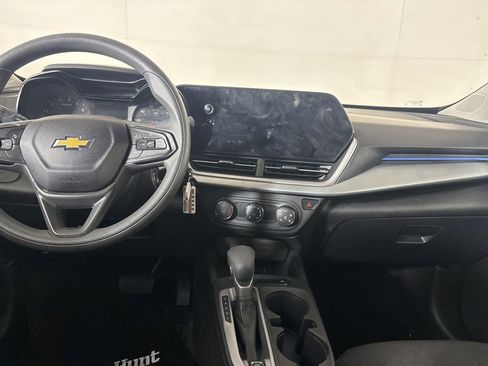 Used 2025 Chevrolet Trax LS FWD image 21
