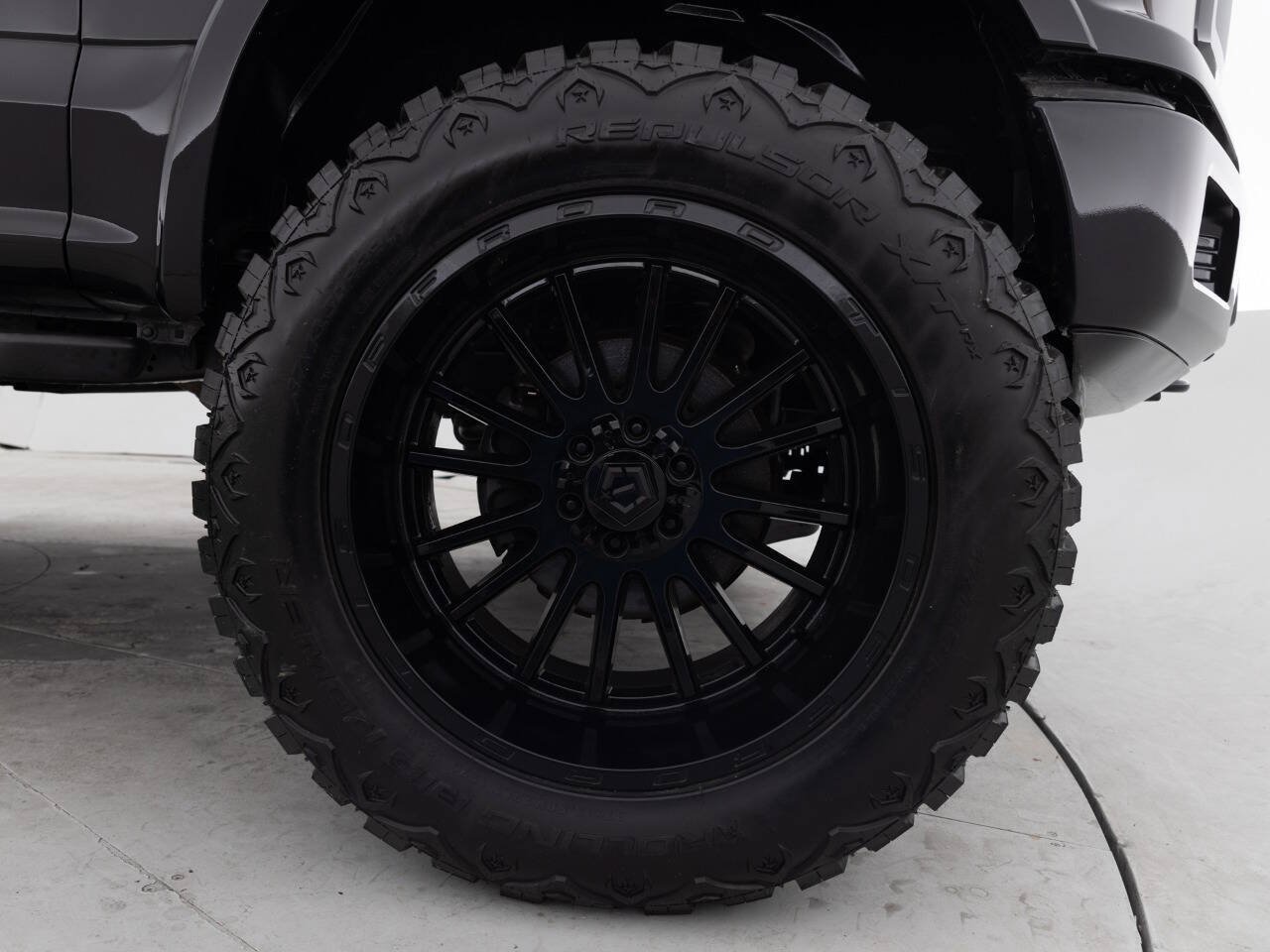 Used 2019 Ford F150 XLT w/ Equipment Group 302A Luxury AWD/4WD image 18