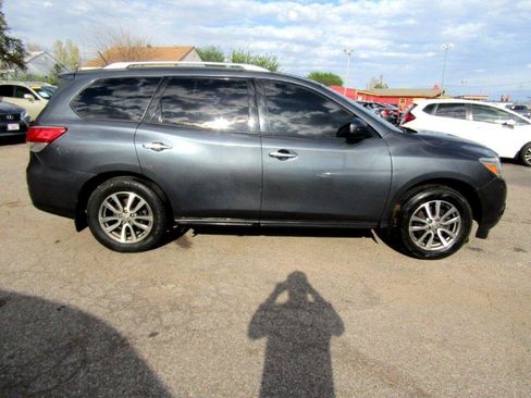 Used 2014 Nissan Pathfinder SV AWD/4WD image 8
