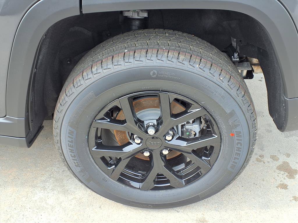 New 2026 Jeep Grand Cherokee Altitude RWD image 5
