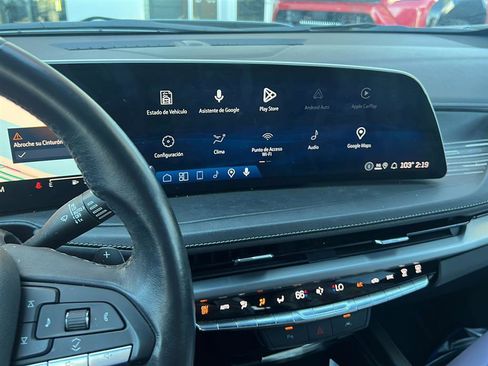 Used 2024 Cadillac XT4 Premium Luxury image 5