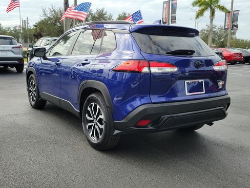 Used 2024 Toyota Corolla Cross SE image 9