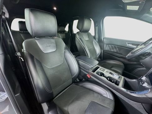 Used 2021 Ford Edge ST image 29