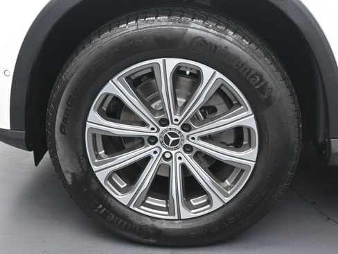 Used 2025 Mercedes-Benz GLC 300 4MATIC image 36