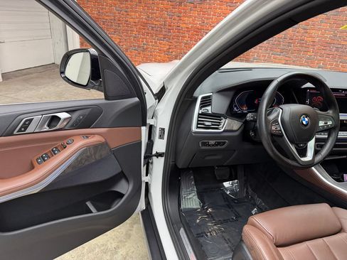 Used 2022 BMW X5 xDrive40i w/ Premium Package AWD/4WD image 8