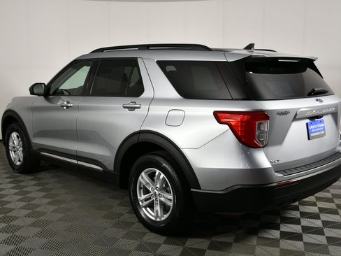 Used 2023 Ford Explorer XLT AWD/4WD image 8