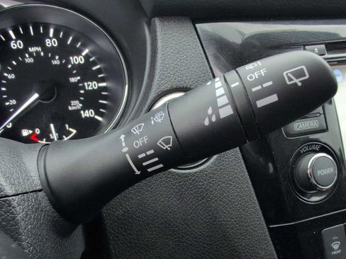 Used 2015 Nissan Rogue SL image 26