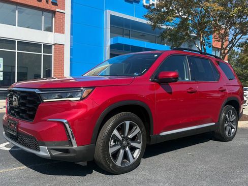 Used 2024 Honda Pilot Touring image 1