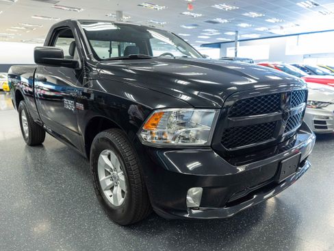 Used 2017 RAM 1500 Express RWD image 3