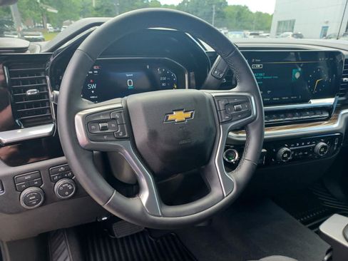 Used 2026 Chevrolet Silverado 1500 LT AWD/4WD image 9