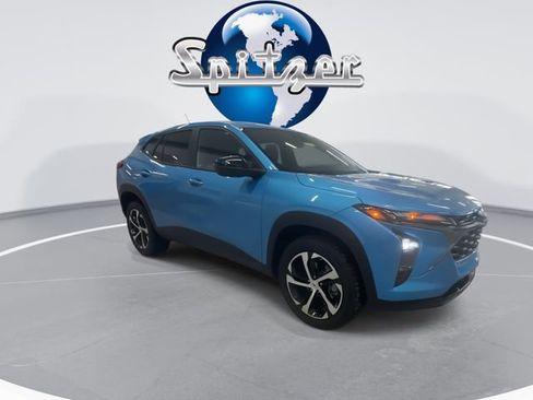 Used 2025 Chevrolet Trax RS w/ Driver Confidence Package image 2