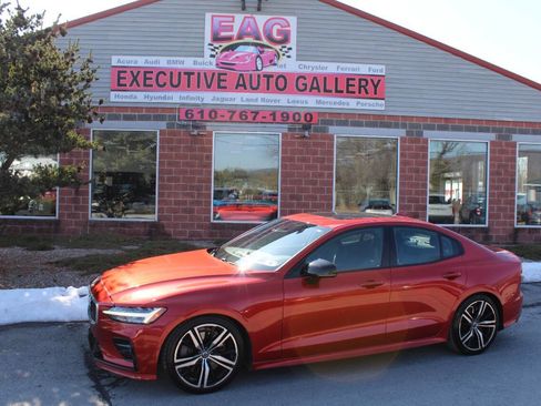 Used 2019 Volvo S60 T6 R-Design image 1