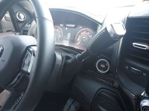 Used 2025 RAM 2500 Limited AWD/4WD image 26