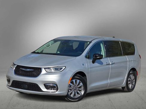 Used 2024 Chrysler Pacifica Limited FWD image 1