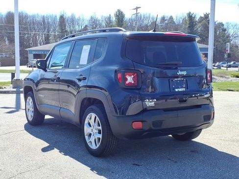 Used 2018 Jeep Renegade Latitude w/ Cold Weather Group image 11