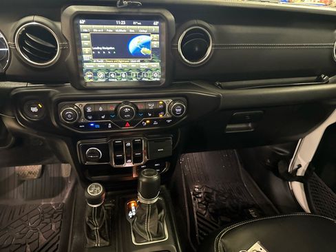Used 2021 Jeep Wrangler Unlimited Sahara w/ Cold Weather Group AWD/4WD image 18