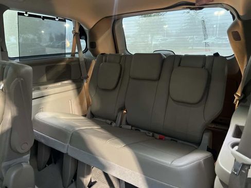 Used 2015 Chrysler Town & Country Touring-L w/ Trailer Tow Group image 12