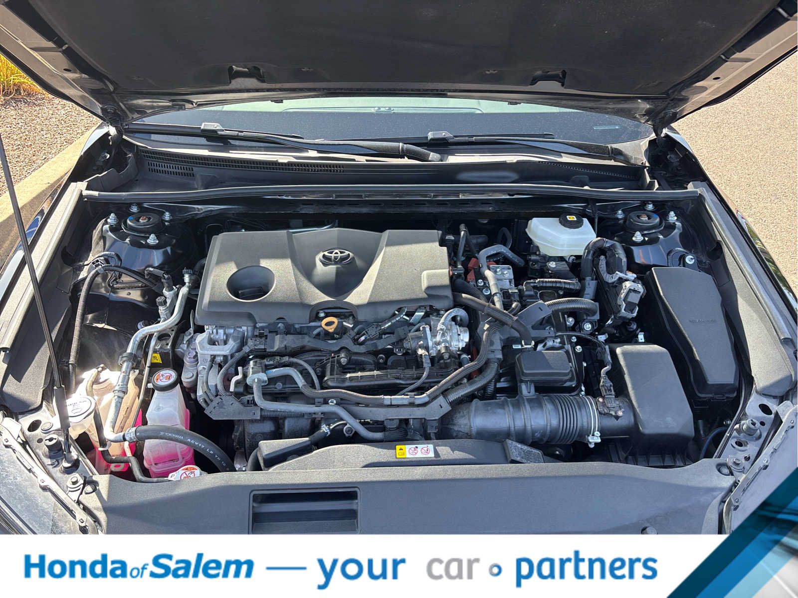 Used 2025 Toyota Camry SE FWD image 9