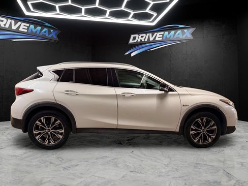 Used 2018 INFINITI QX30 Premium w/ Navigation Package AWD/4WD image 4