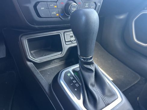 Used 2018 Jeep Renegade Latitude image 31