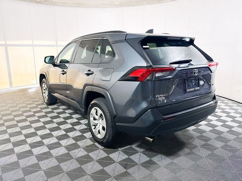 Used 2021 Toyota RAV4 LE FWD image 5