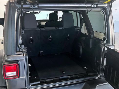 Used 2018 Jeep Wrangler Unlimited Sport S AWD/4WD image 15