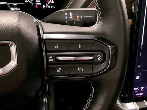 Used 2025 GMC Yukon XL Denali Ultimate AWD/4WD image 28
