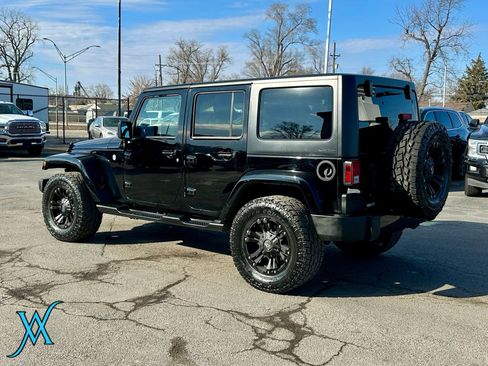Used 2018 Jeep Wrangler Unlimited Sahara w/ Connectivity Group AWD/4WD image 5