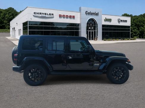 Used 2023 Jeep Wrangler Unlimited Sahara w/ Cold Weather Group AWD/4WD image 7