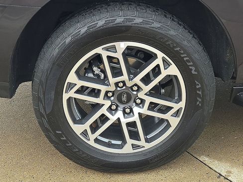 Used 2025 Ford Expedition Active image 7