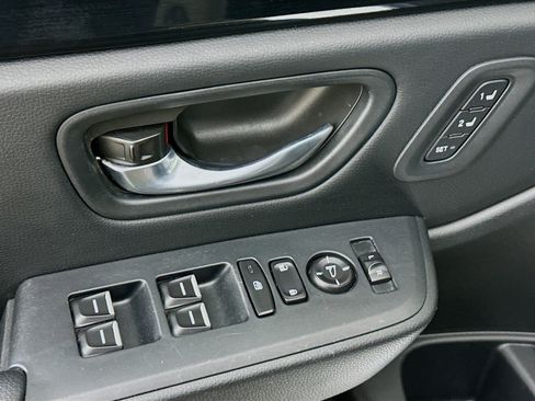 Used 2024 Honda Pilot Touring image 15