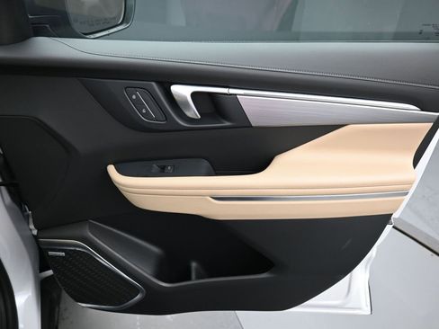 Used 2025 Buick Enclave Preferred w/ Power Package image 39