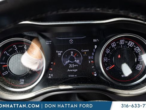 Used 2021 Dodge Challenger SXT w/ Driver Convenience Group RWD image 5