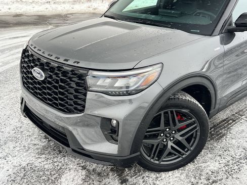 Used 2025 Ford Explorer ST-Line w/ Premium Package image 8