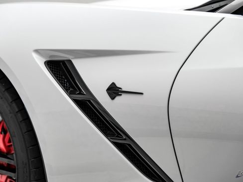 Used 2016 Chevrolet Corvette Stingray Coupe w/ Carbon Flash Badge Package RWD image 40