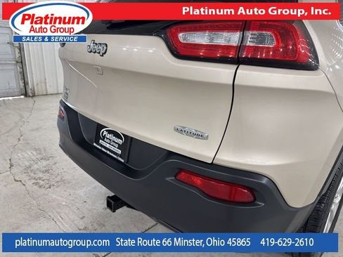 Used 2015 Jeep Cherokee Latitude w/ Comfort/Convenience Group image 43