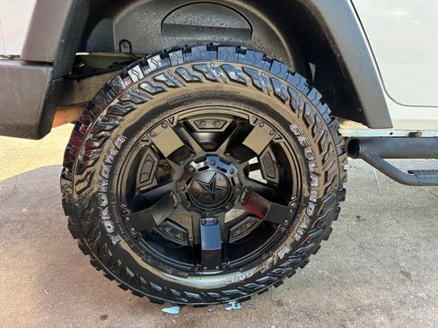 Used 2015 Jeep Wrangler Unlimited Sport w/ Quick Order Package 24S AWD/4WD image 21