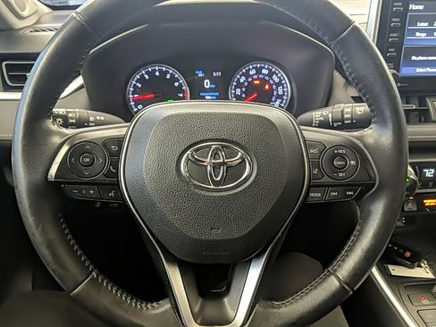 Used 2019 Toyota RAV4 XLE Premium image 18