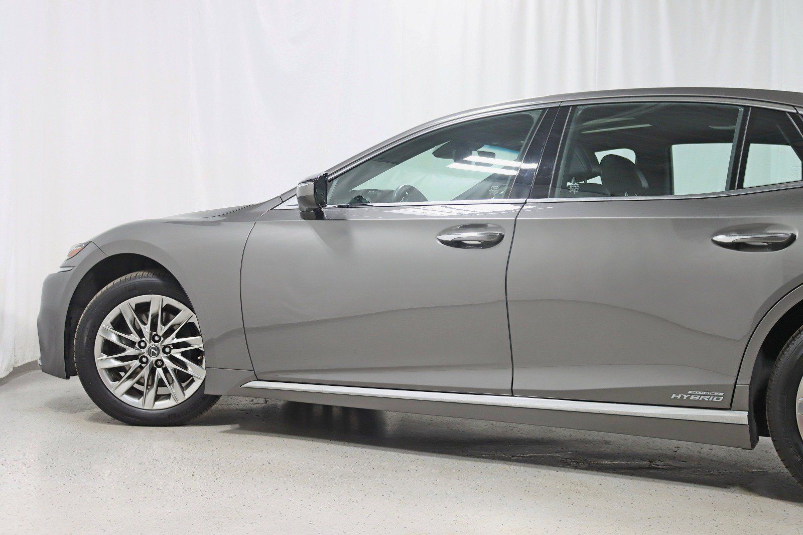 Used 2018 Lexus LS 500h AWD w/ Accessory Package (Z2) image 11