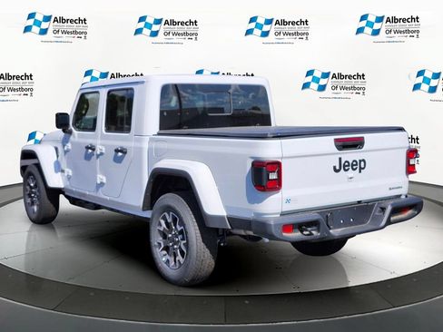 New 2026 Jeep Gladiator Sport AWD/4WD image 3