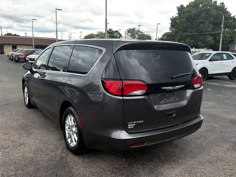 Used 2023 Chrysler Voyager LX FWD image 5