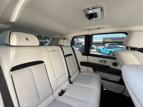 Used 2026 Rolls-Royce Cullinan AWD/4WD image 18