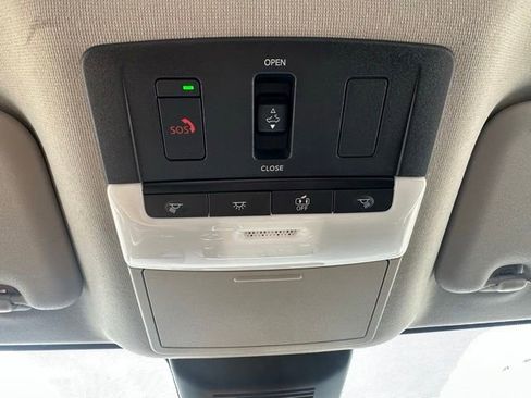 Used 2025 Nissan Sentra SR w/ SR Premium Package image 39