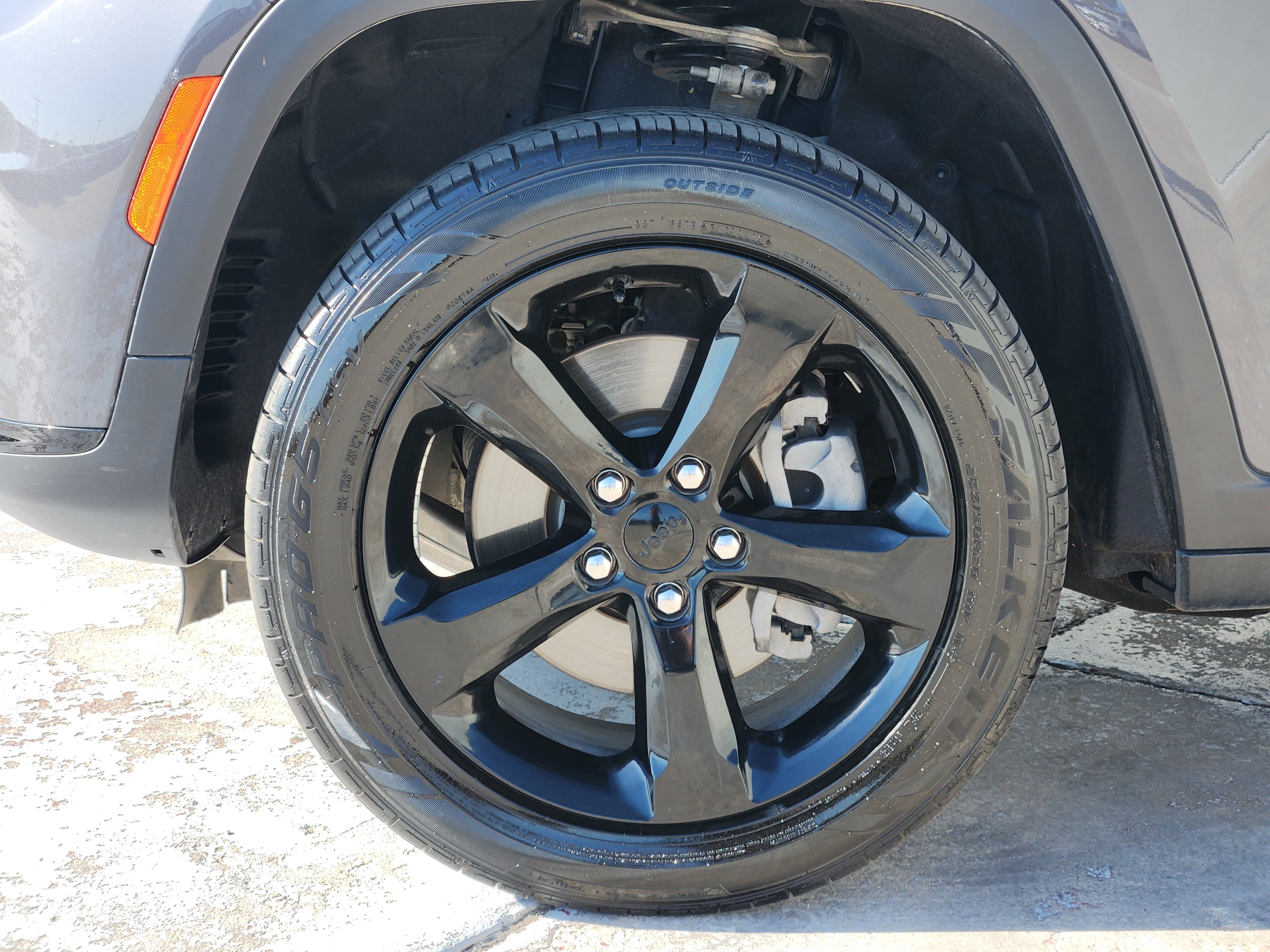 Used 2024 Jeep Grand Cherokee L Limited w/ Black Appearance Package AWD/4WD image 14