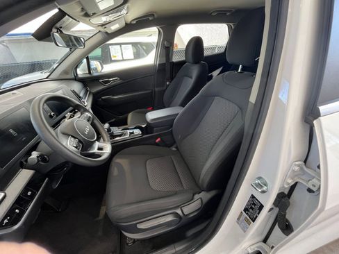 Used 2025 Kia Sportage LX image 25