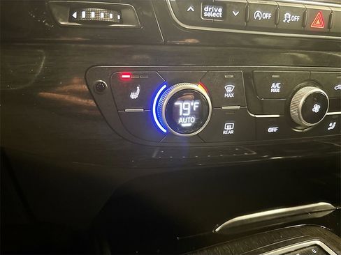 Used 2017 Audi Q7 3.0T Premium Plus w/ Premium Plus Package image 24