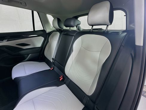 New 2025 Volkswagen Tiguan SE image 23