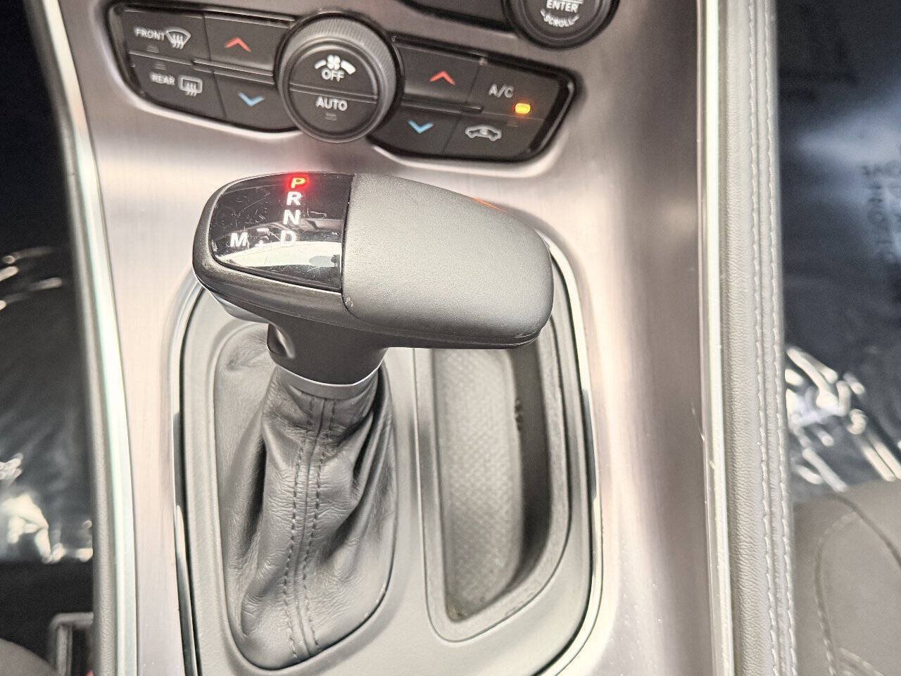 Used 2016 Dodge Challenger SXT RWD image 24
